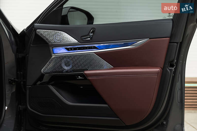 Седан BMW 7 Series 2023 в Мукачево