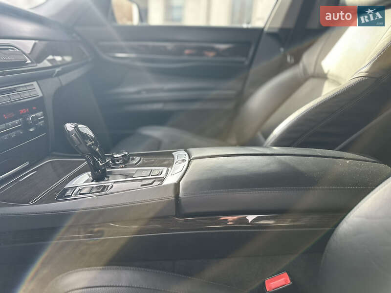 Седан BMW 7 Series 2013 в Владимире