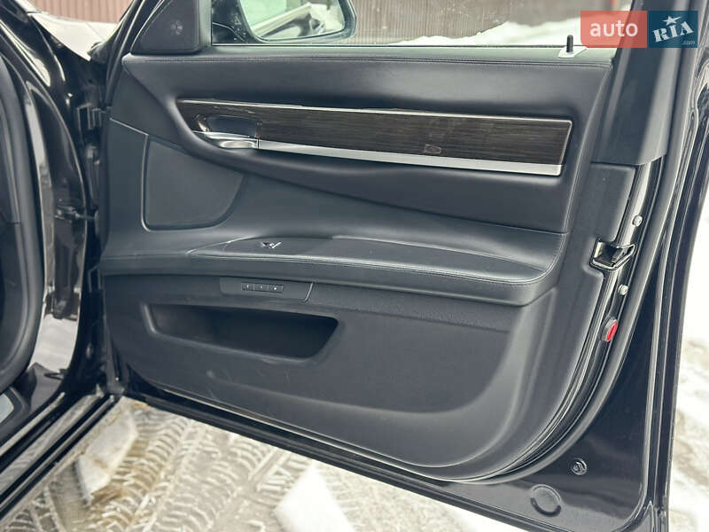 Седан BMW 7 Series 2013 в Владимире