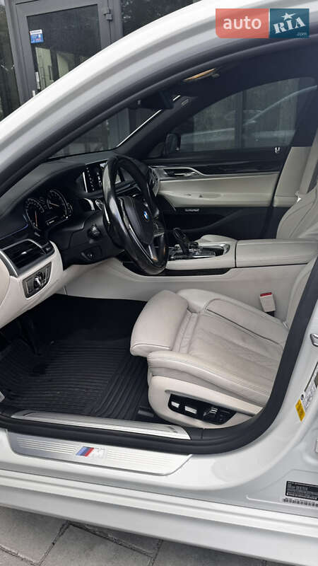 Седан BMW 7 Series 2016 в Львове