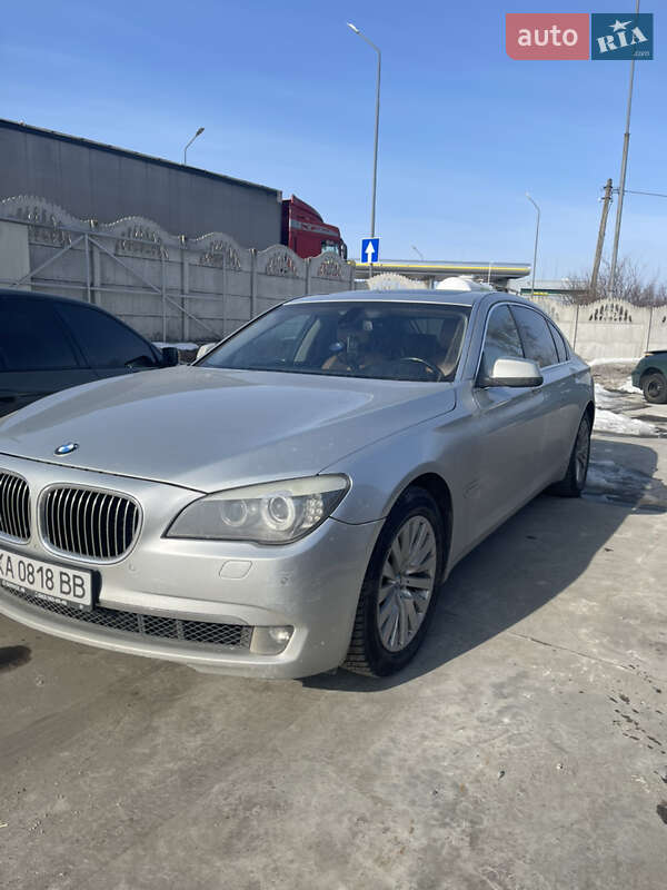 Седан BMW 7 Series 2010 в Дубровице