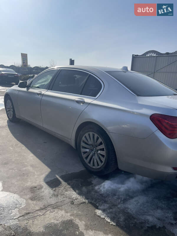Седан BMW 7 Series 2010 в Дубровице