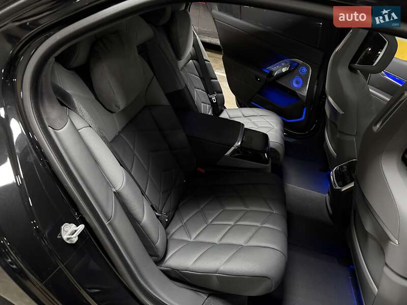 Седан BMW 7 Series 2024 в Киеве