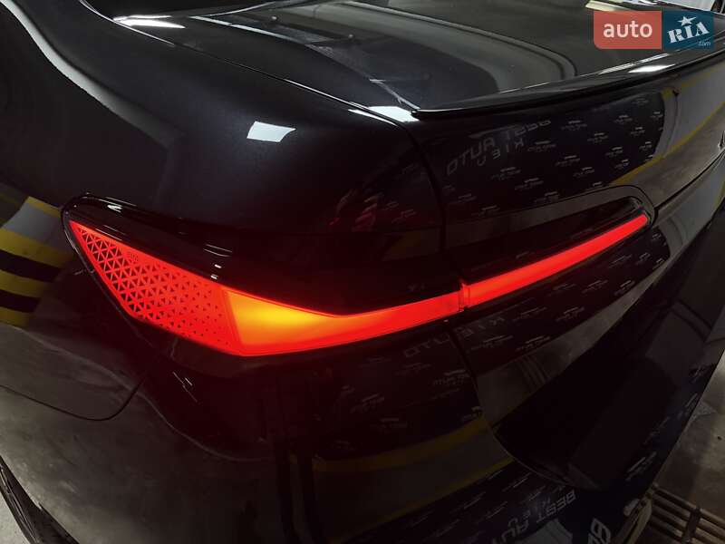 Седан BMW 7 Series 2024 в Киеве