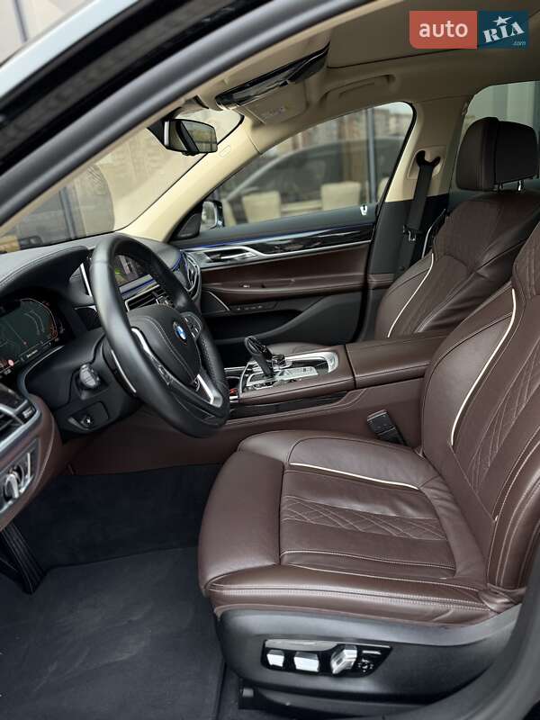 Седан BMW 7 Series 2020 в Мукачево