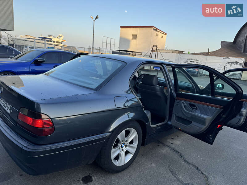 Седан BMW 7 Series 1995 в Одессе