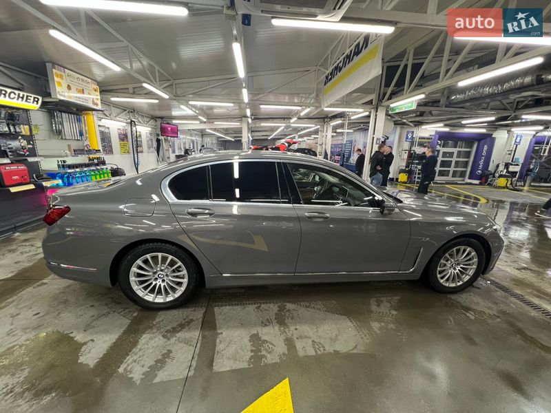 Седан BMW 7 Series 2022 в Черновцах