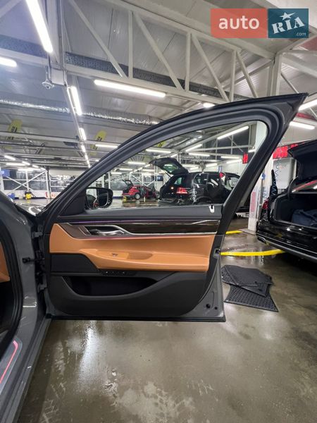 Седан BMW 7 Series 2022 в Черновцах