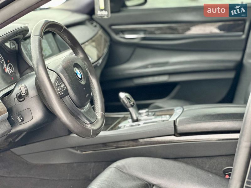 Седан BMW 7 Series 2012 в Смеле