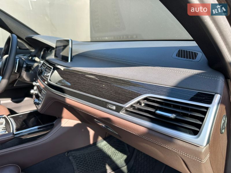 Седан BMW 7 Series 2017 в Львове
