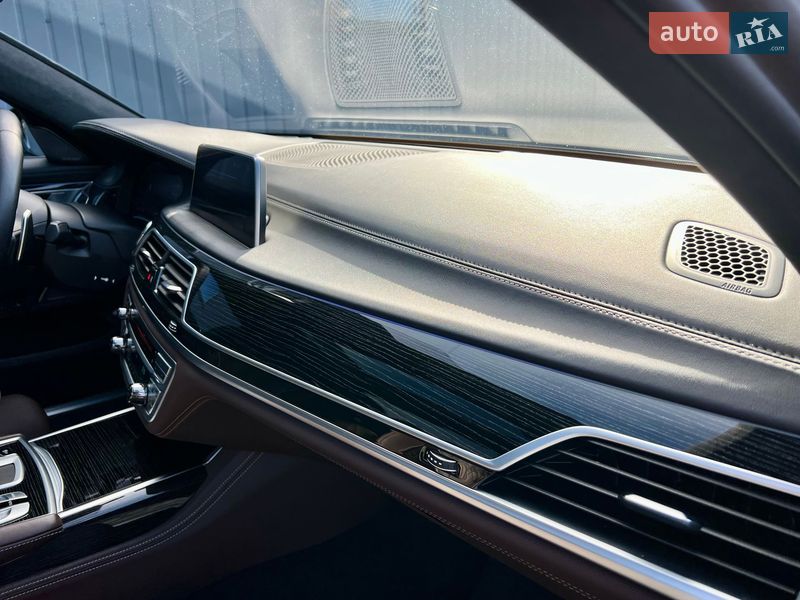 Седан BMW 7 Series 2022 в Киеве