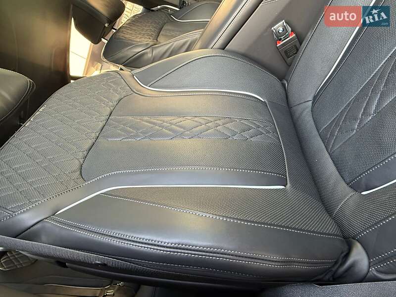 Седан BMW 7 Series 2022 в Дніпрі