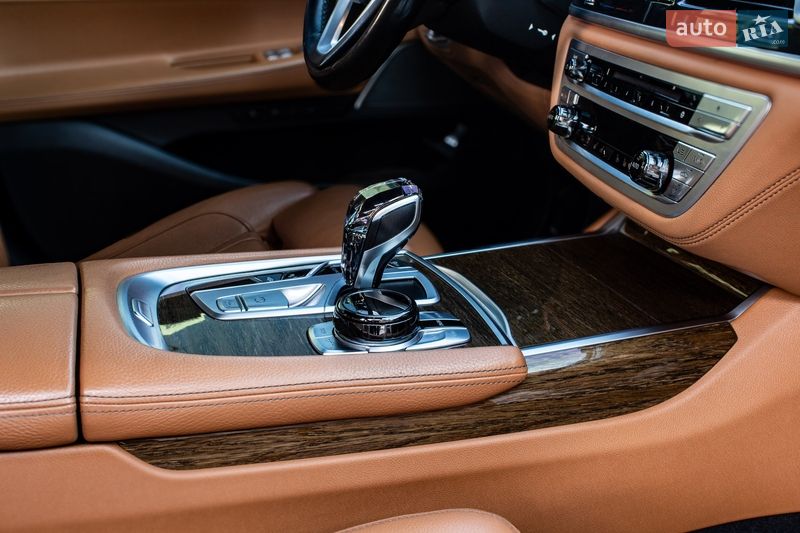 Седан BMW 7 Series 2018 в Львове