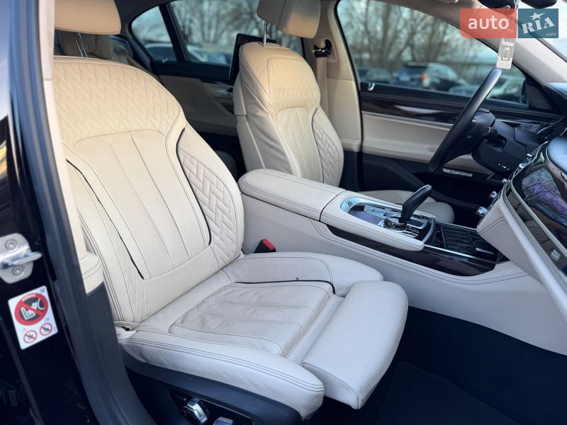 Седан BMW 7 Series 2017 в Киеве