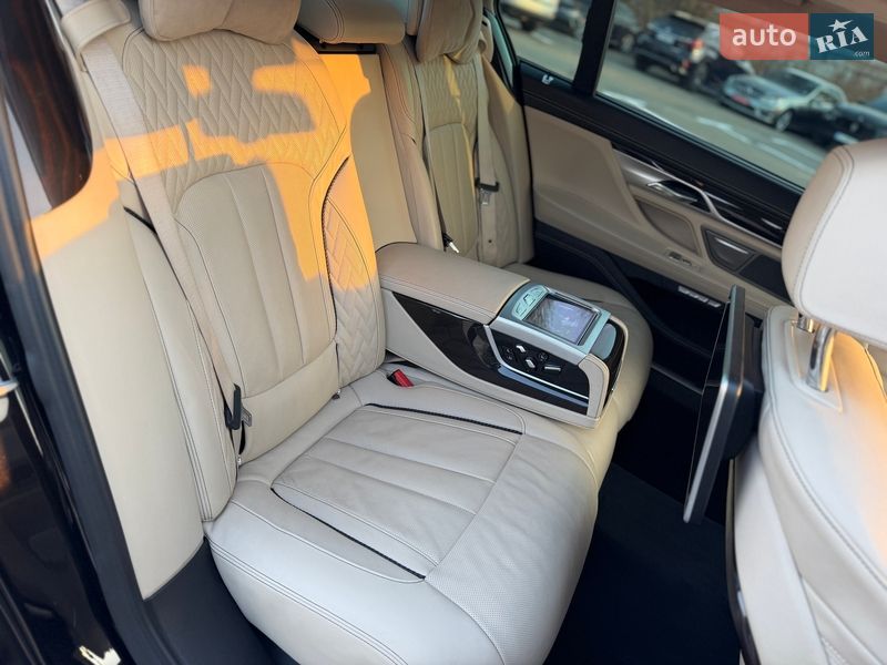 Седан BMW 7 Series 2017 в Киеве
