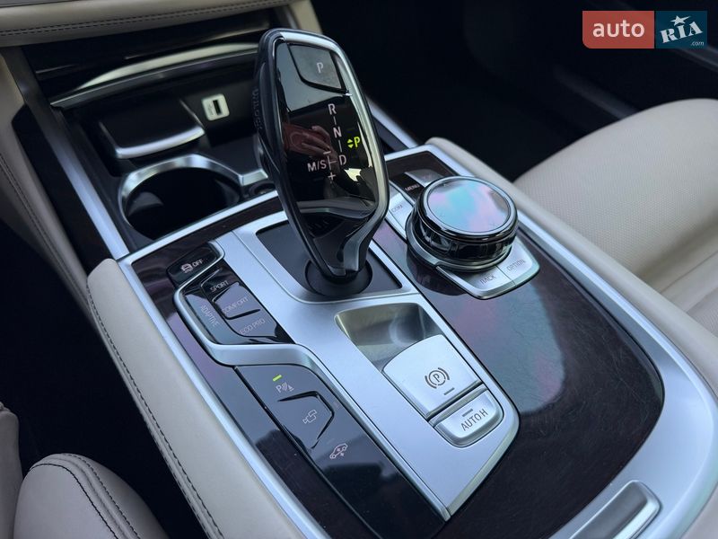 Седан BMW 7 Series 2017 в Киеве