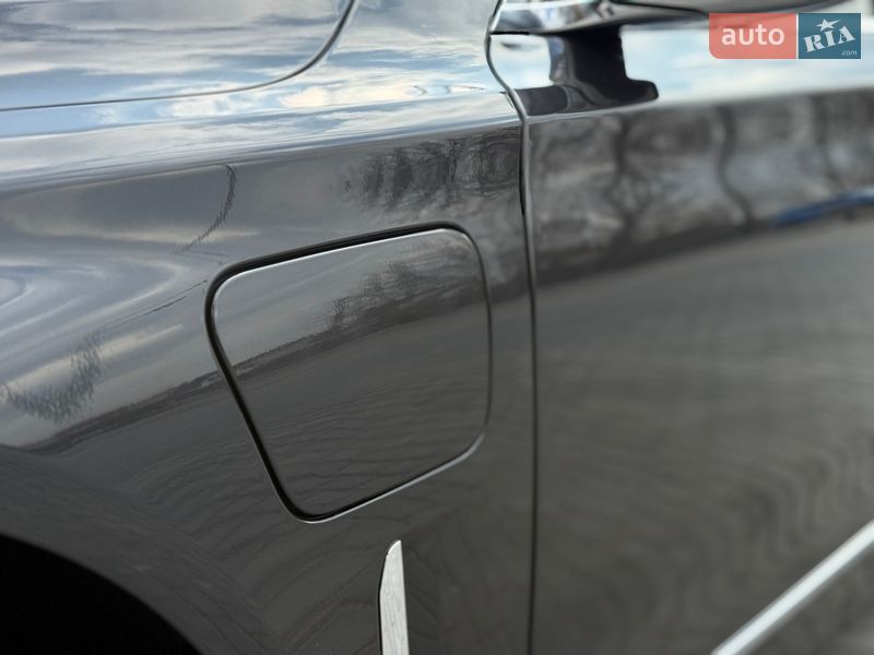 Седан BMW 7 Series 2020 в Виннице