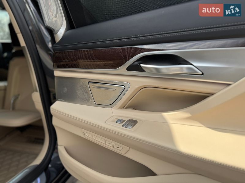Седан BMW 7 Series 2020 в Виннице