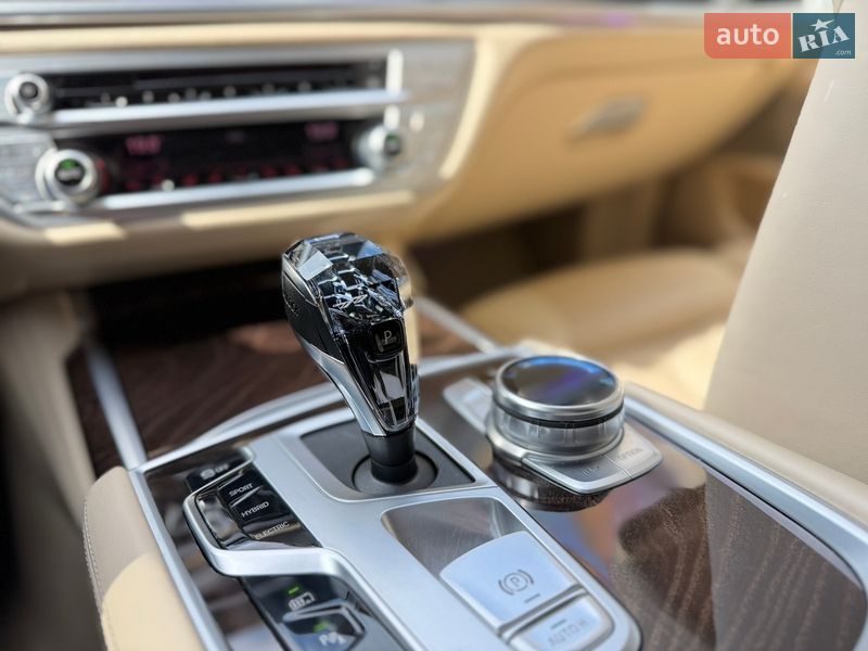 Седан BMW 7 Series 2020 в Виннице