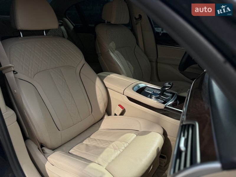 Седан BMW 7 Series 2020 в Виннице
