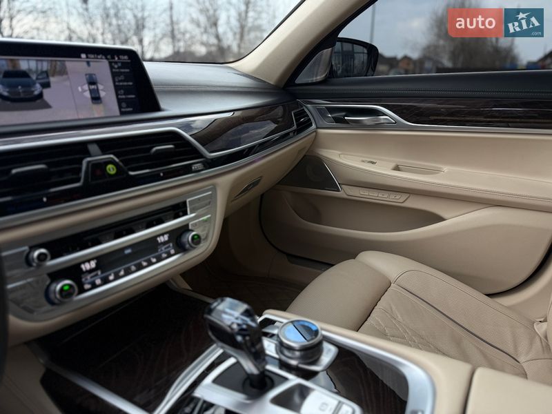 Седан BMW 7 Series 2020 в Виннице