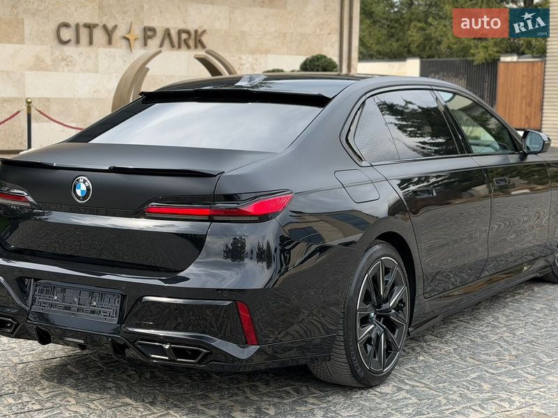 Седан BMW 7 Series 2023 в Львові