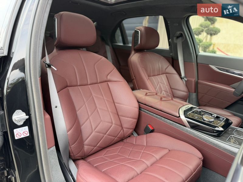 Седан BMW 7 Series 2023 в Львові