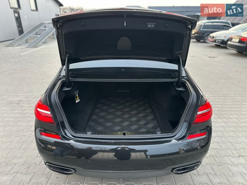 Седан BMW 7 Series 2017 в Нововолынске