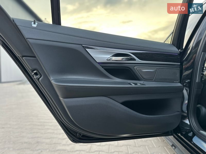 Седан BMW 7 Series 2017 в Нововолынске