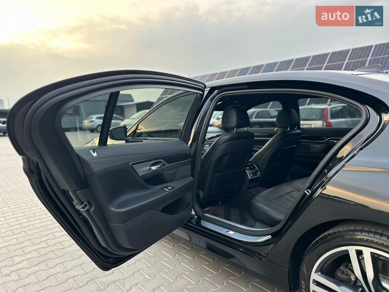 Седан BMW 7 Series 2017 в Нововолынске