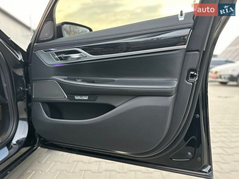 Седан BMW 7 Series 2017 в Нововолынске