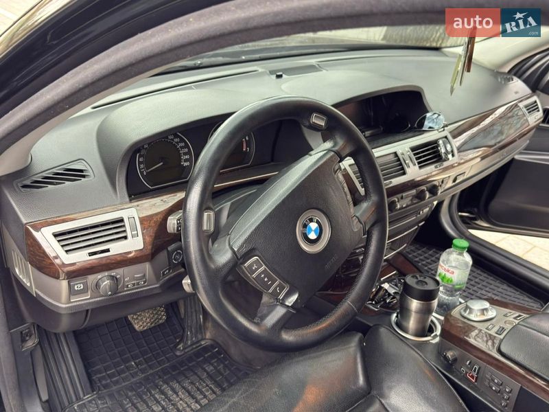 Седан BMW 7 Series 2004 в Львове