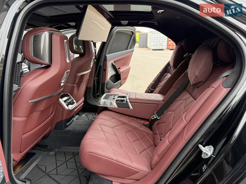 Седан BMW 7 Series 2025 в Киеве