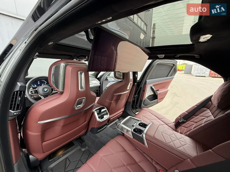 Седан BMW 7 Series 2025 в Киеве