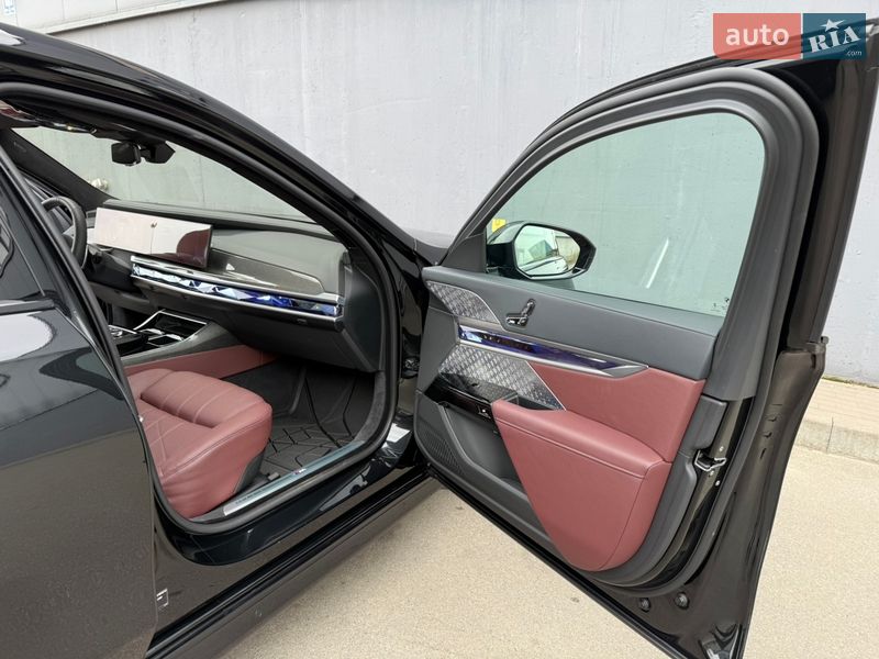 Седан BMW 7 Series 2025 в Киеве