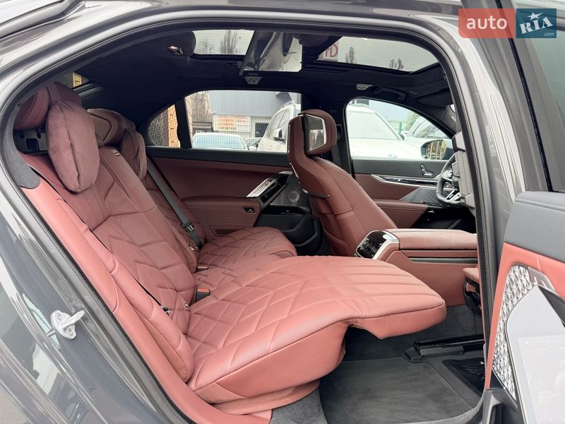 Седан BMW 7 Series 2025 в Києві