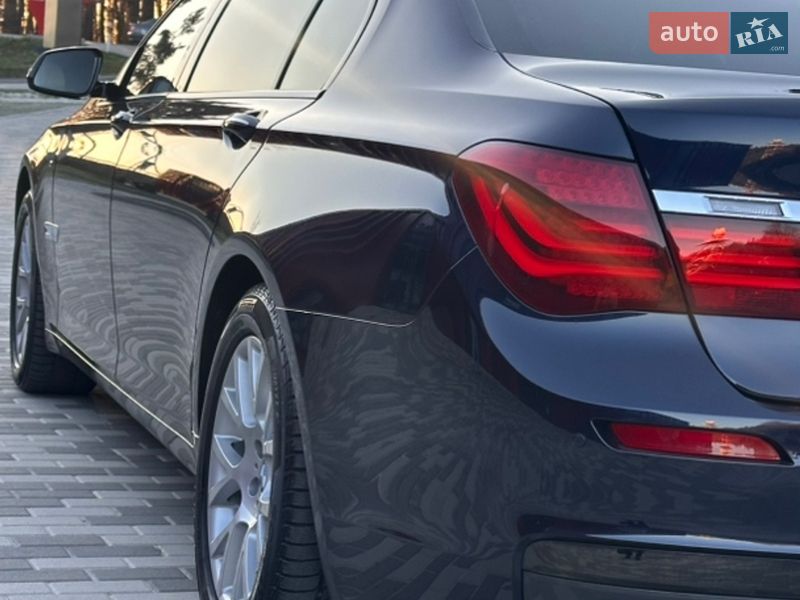 Седан BMW 7 Series 2013 в Львові