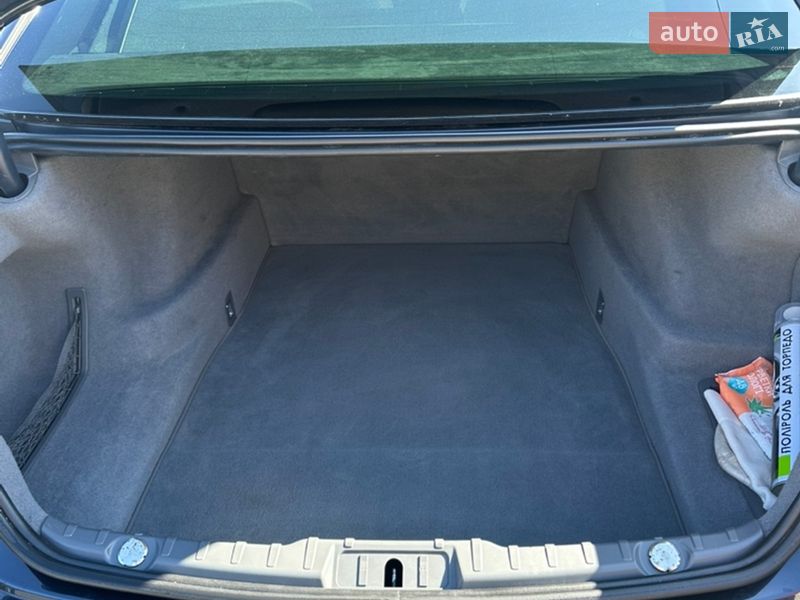 Седан BMW 7 Series 2013 в Львові