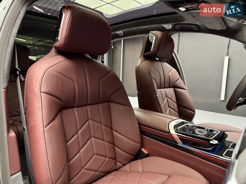 Седан BMW 7 Series 2024 в Киеве