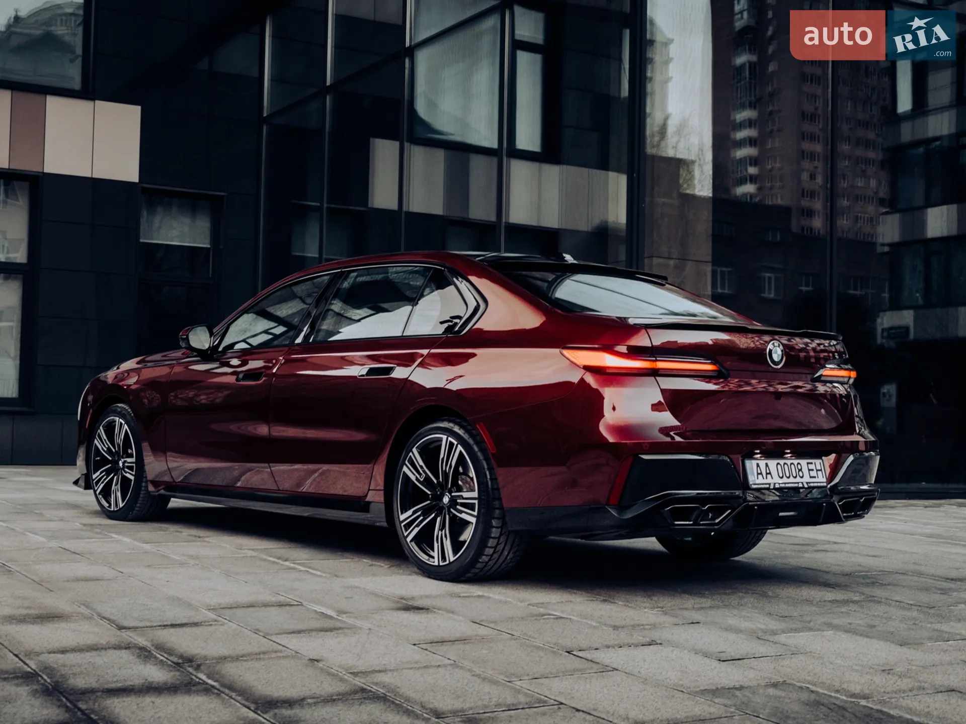 BMW 7 Series 2023 VIN WBA23EH03PCN77869 фото оголошення 3 з 26