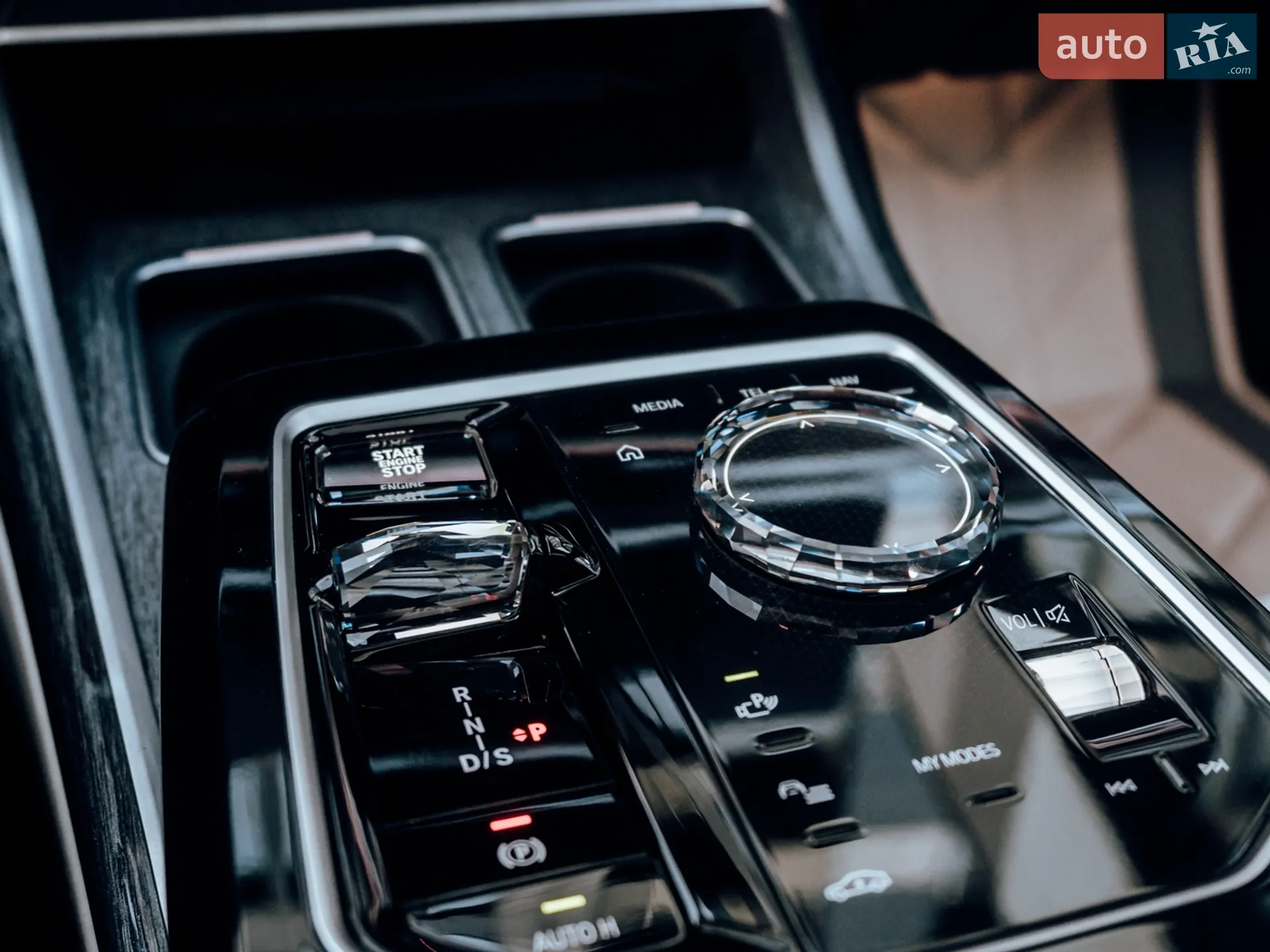 BMW 7 Series 2023 VIN WBA23EH03PCN77869 фото оголошення 16 з 26