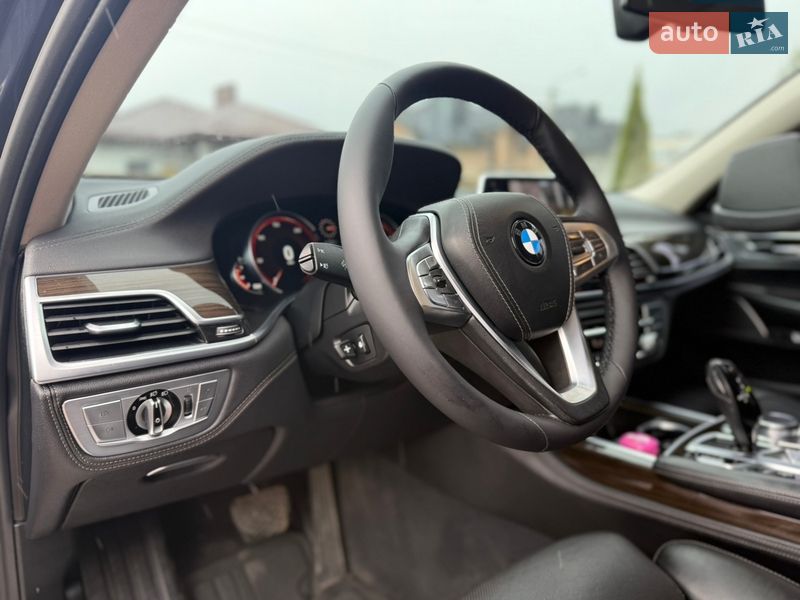 Седан BMW 7 Series 2015 в Ровно
