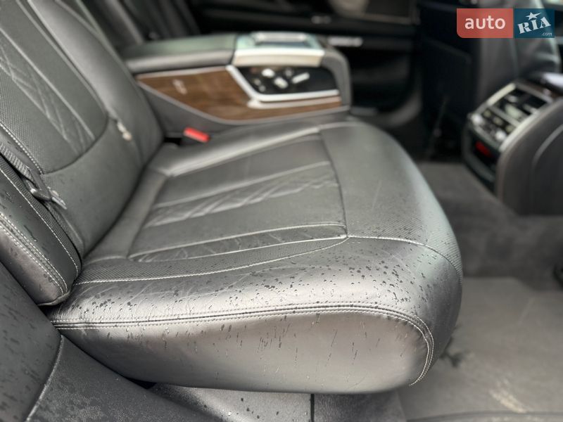 Седан BMW 7 Series 2015 в Ровно