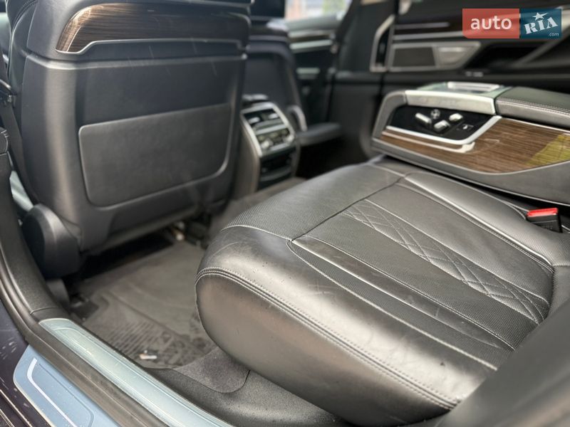 Седан BMW 7 Series 2015 в Ровно