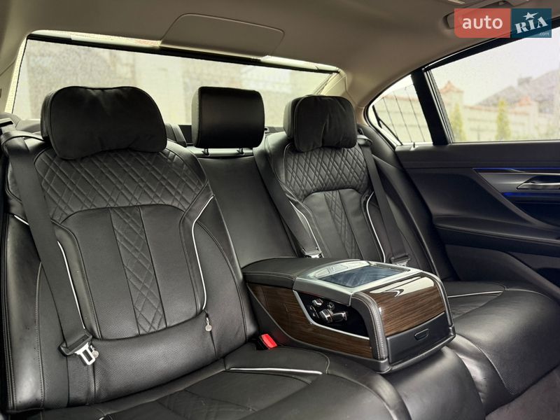 Седан BMW 7 Series 2015 в Ровно
