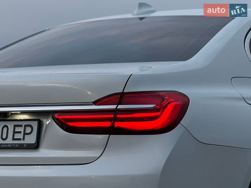 Седан BMW 7 Series 2017 в Дубні