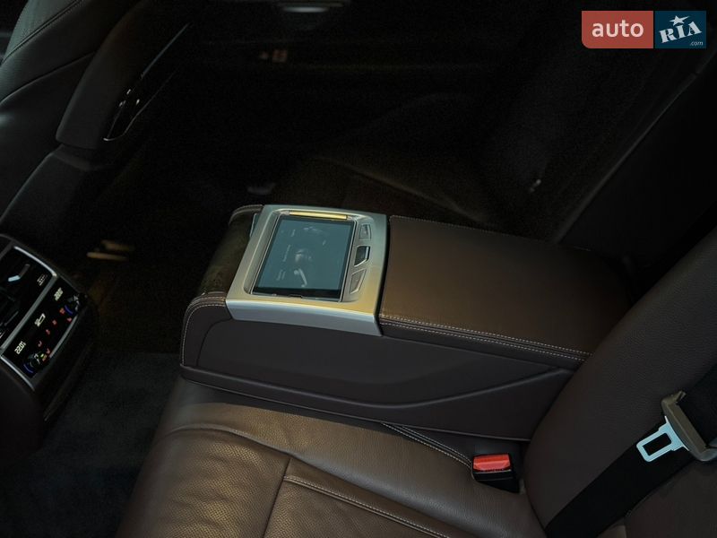 Седан BMW 7 Series 2017 в Дубні