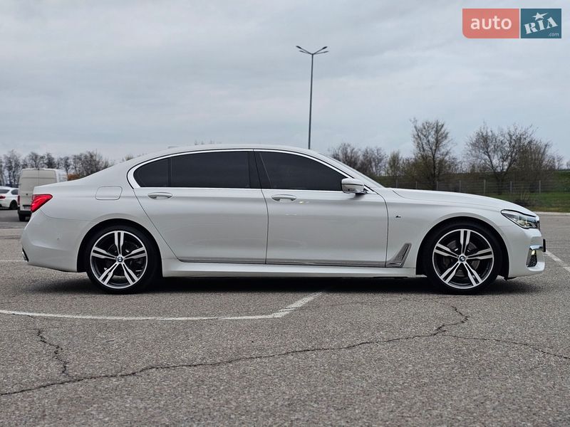 Седан BMW 7 Series 2018 в Новомосковске