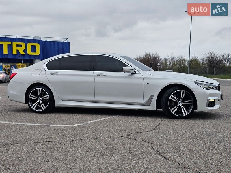 Седан BMW 7 Series 2018 в Новомосковске