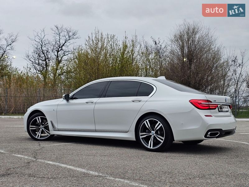 Седан BMW 7 Series 2018 в Новомосковске